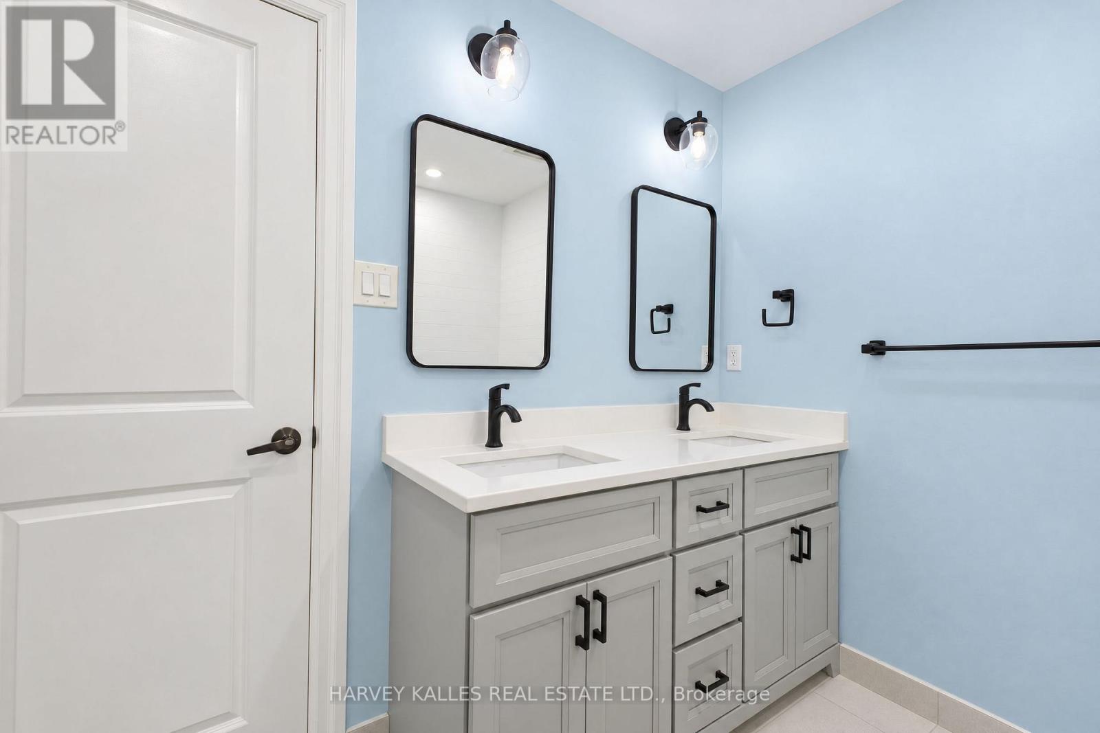 2429 Overton Drive, Burlington, Ontario  L7P 4B6 - Photo 12 - W14089342
