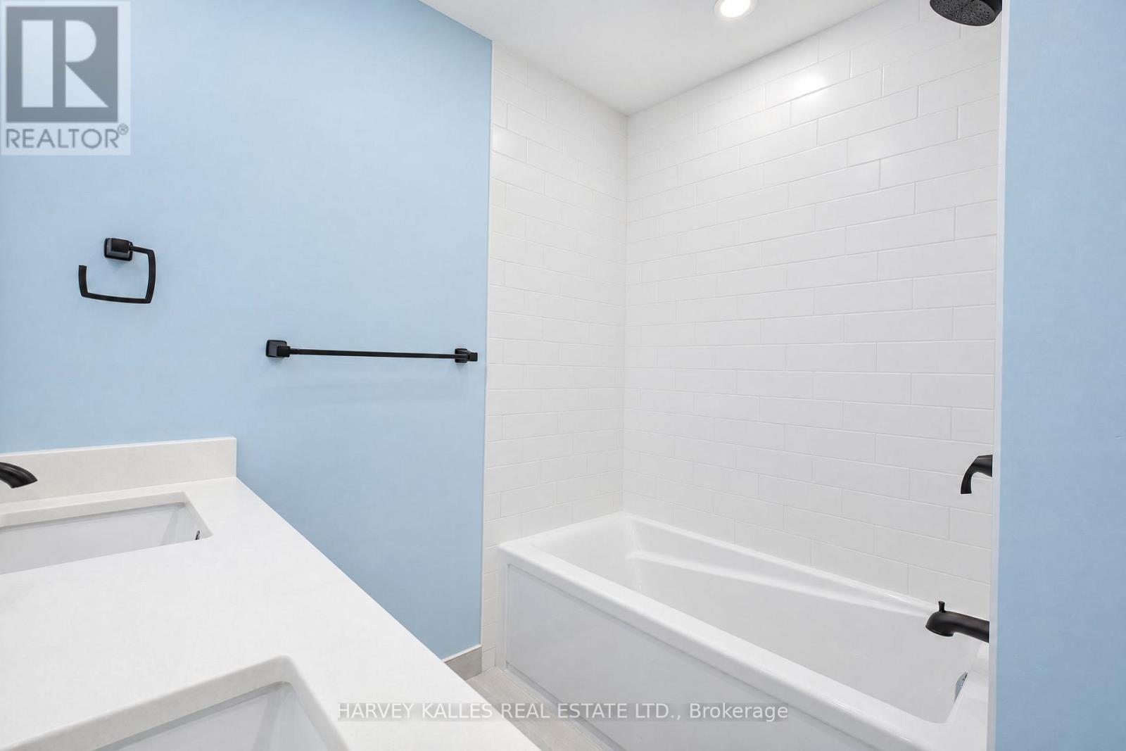 2429 Overton Drive, Burlington, Ontario  L7P 4B6 - Photo 13 - W14089342