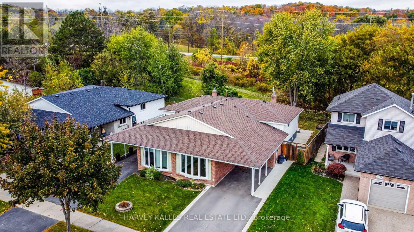 2429 Overton Drive, Burlington, Ontario  L7P 4B6 - Photo 2 - W14089342