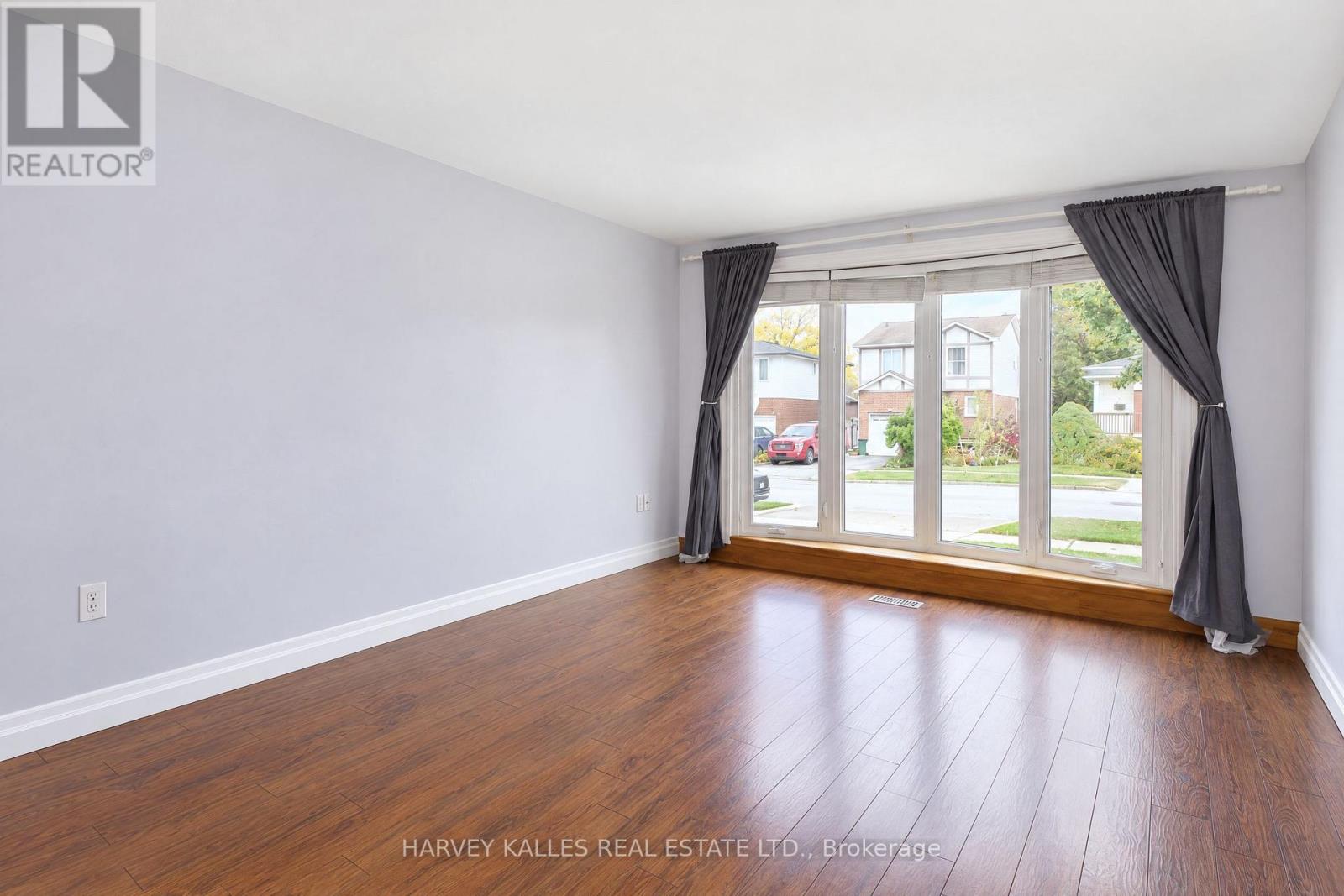 2429 Overton Drive, Burlington, Ontario  L7P 4B6 - Photo 4 - W14089342