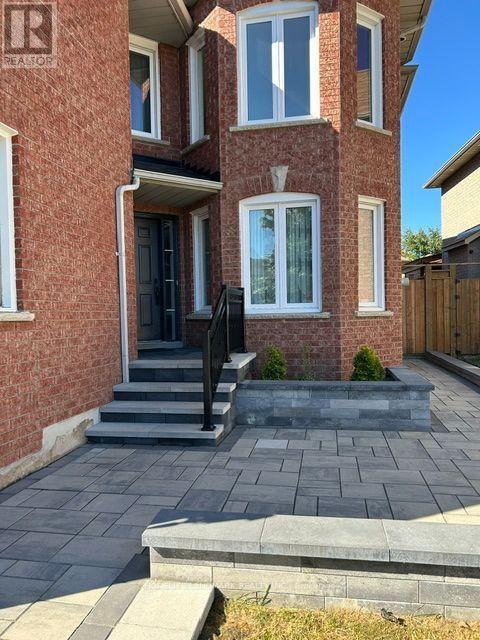 213 Barondale Drive, Mississauga, Ontario  L4Z 3N7 - Photo 2 - W13826708