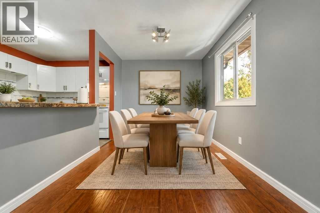 8 Columbia Bay W