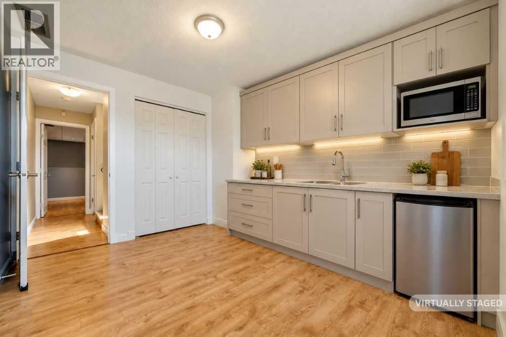 8 Columbia Bay W