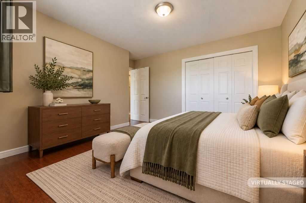 8 Columbia Bay W