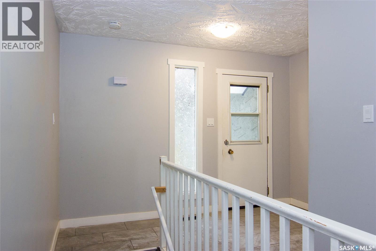308 Hilliard Street E, Saskatoon, Saskatchewan  S7J 0E6 - Photo 2 - SK051332