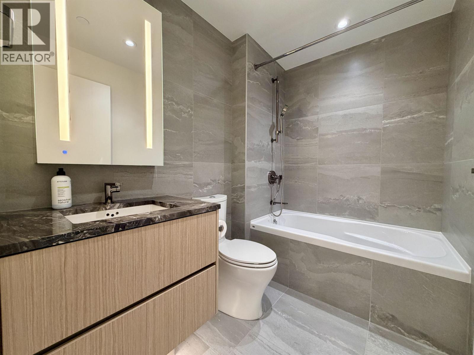 304 785 Harbour Way, North Vancouver, British Columbia  V6P 0N2 - Photo 14 - R3176265
