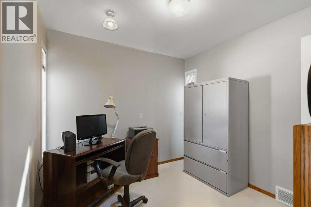 128 Douglas Ridge Close Se, Calgary, Alberta  T2Z 2M3 - Photo 15 - A2352977