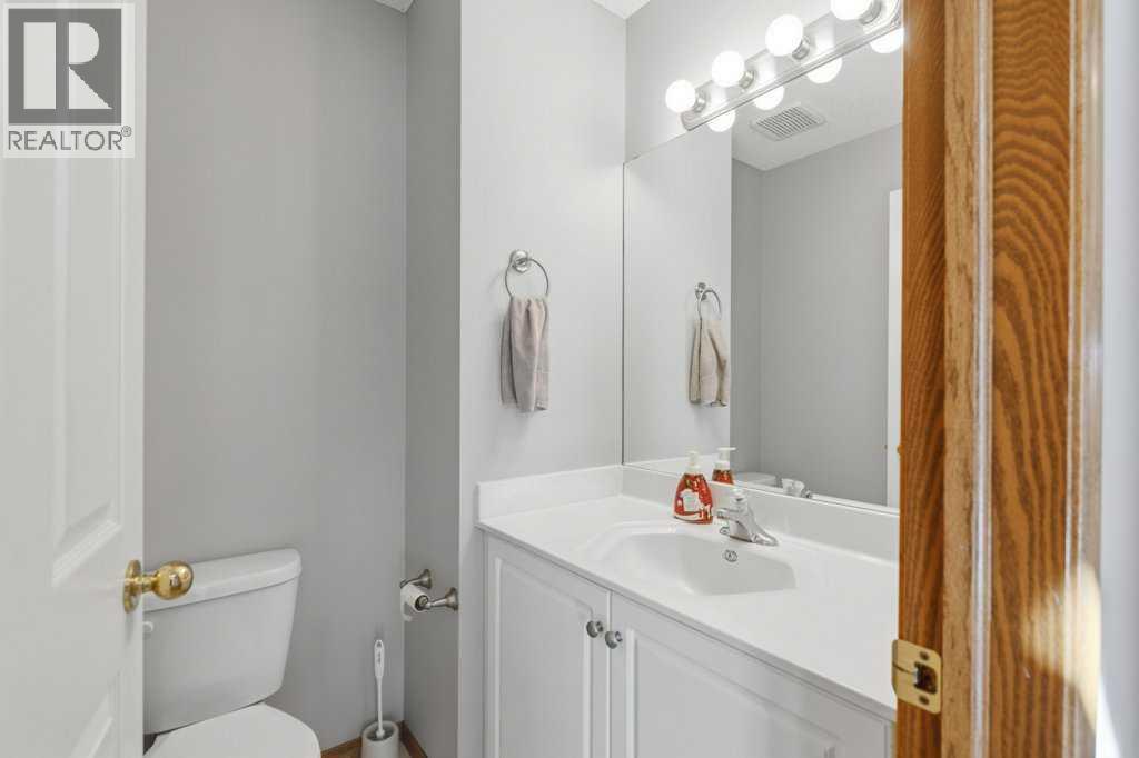 128 Douglas Ridge Close Se, Calgary, Alberta  T2Z 2M3 - Photo 17 - A2352977