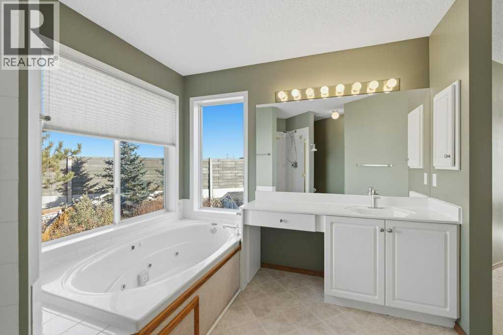 128 Douglas Ridge Close Se, Calgary, Alberta  T2Z 2M3 - Photo 23 - A2352977