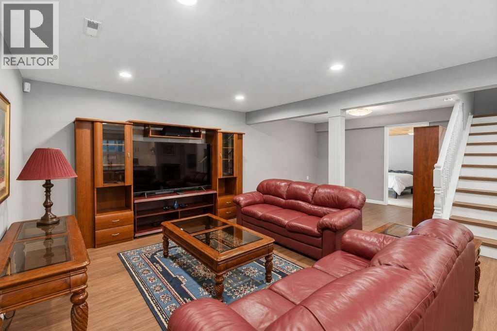 128 Douglas Ridge Close Se, Calgary, Alberta  T2Z 2M3 - Photo 29 - A2352977