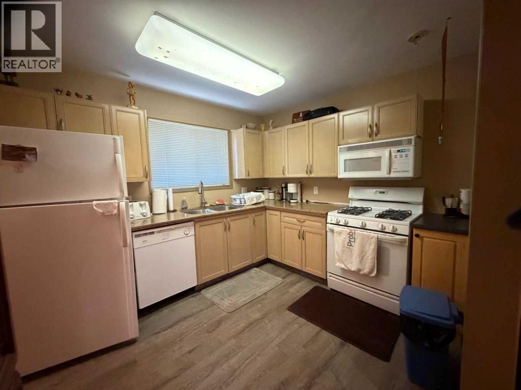 20 &amp; 21, 200 4 Avenue SW