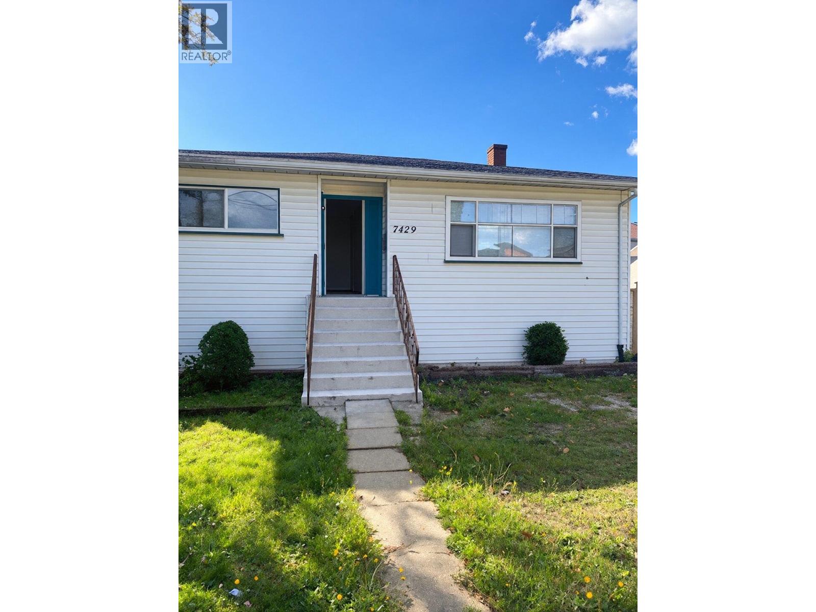 Upper 7429 CANADA WAY