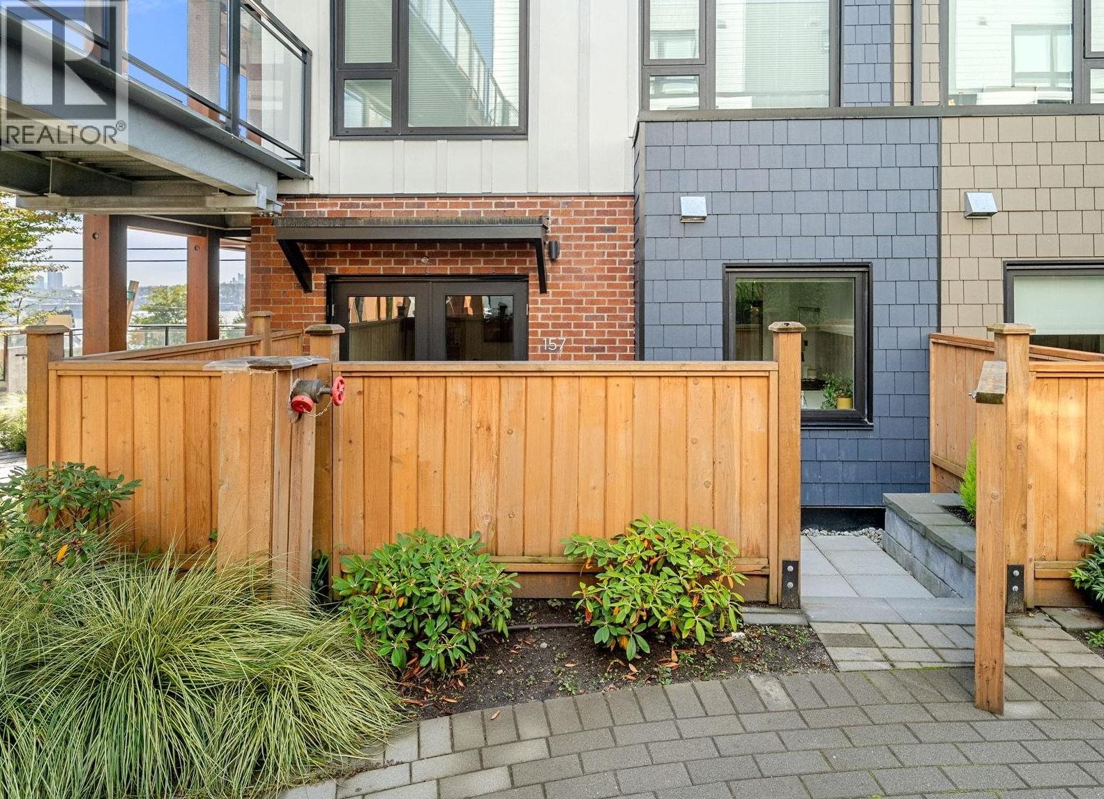 157 555 E 2ND STREET, north vancouver, British Columbia