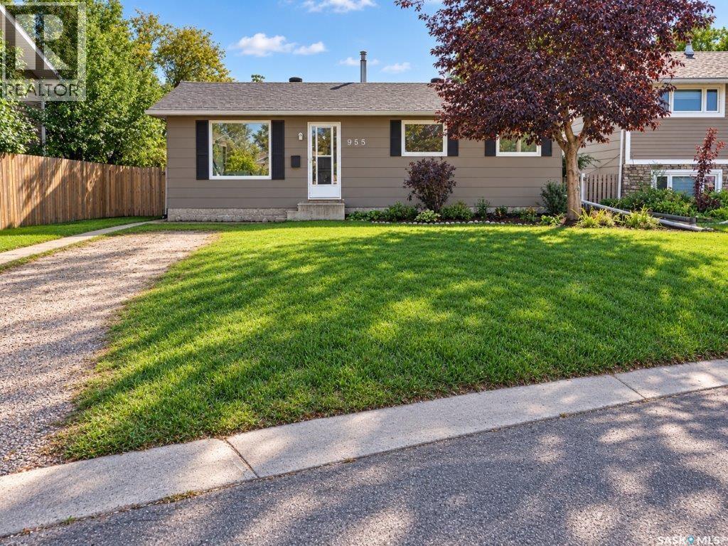 955 Holdsworth Crescent, Moose Jaw, Saskatchewan  S6H 6T8 - Photo 1 - SK051305