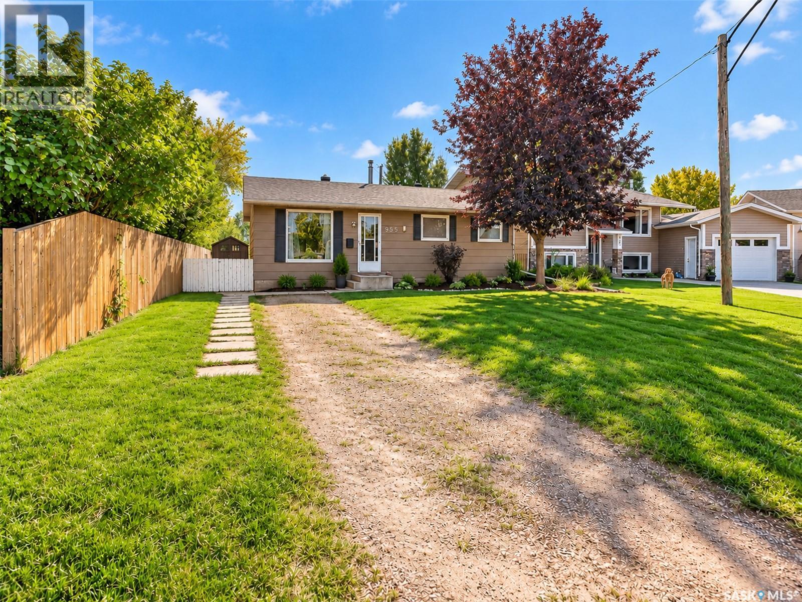 955 Holdsworth Crescent, Moose Jaw, Saskatchewan  S6H 6T8 - Photo 6 - SK051305