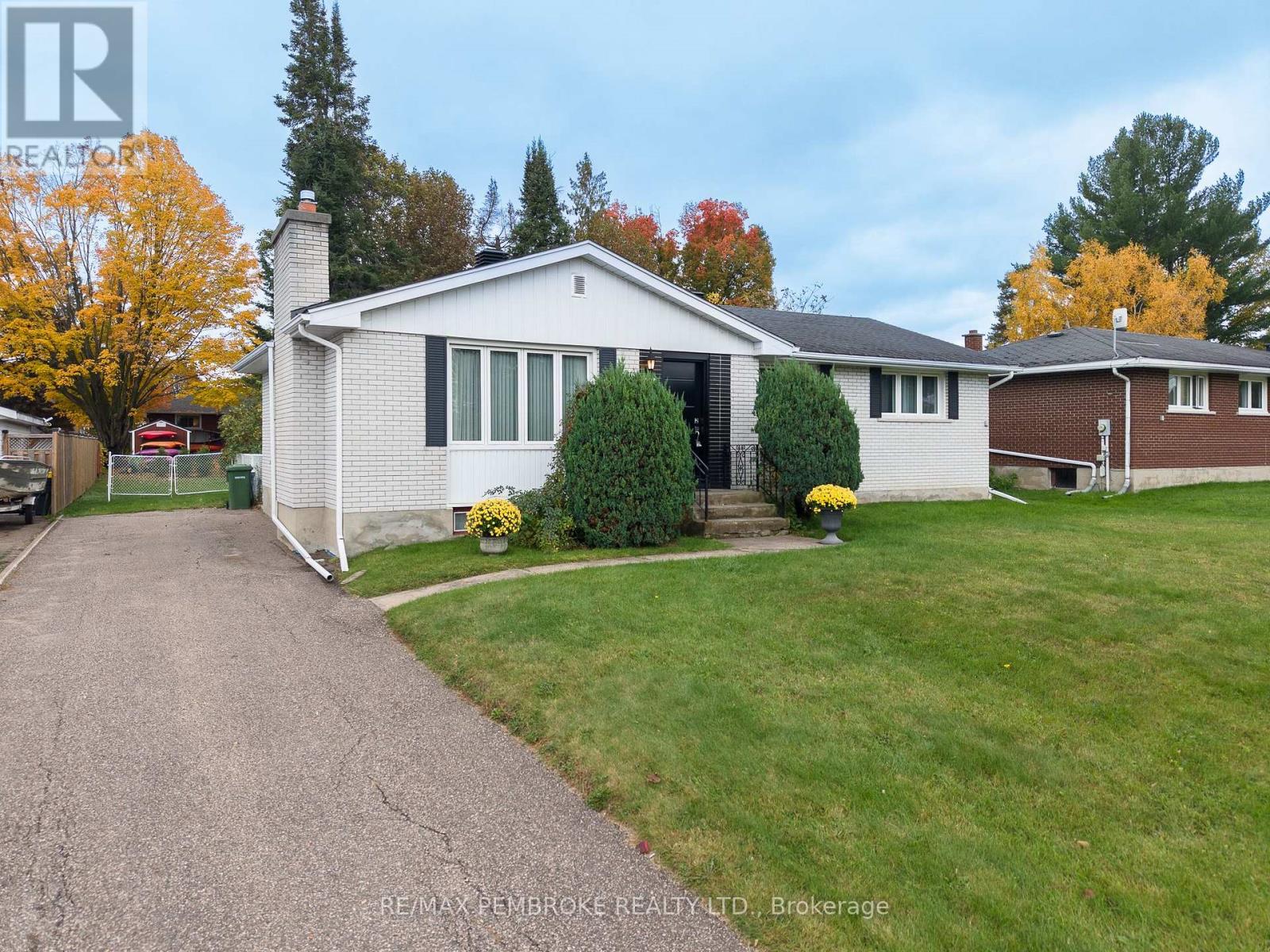 504 WALLACE STREET, pembroke, Ontario