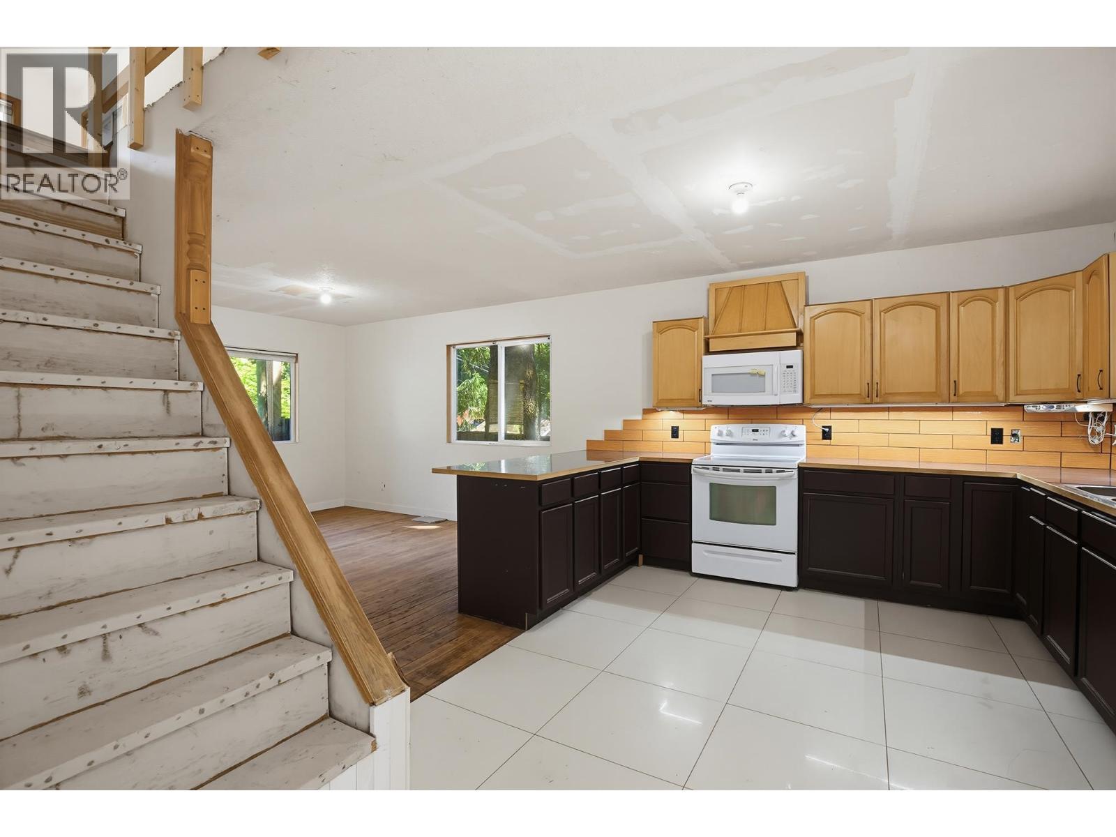26814 Dewdney Trunk Road, Maple Ridge, British Columbia  V2W 1N9 - Photo 3 - R3153888