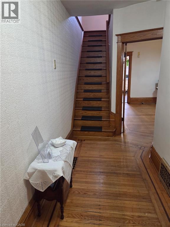 178 Tragina Avenue N, Hamilton, Ontario  L8H 5C8 - Photo 3 - 40872070