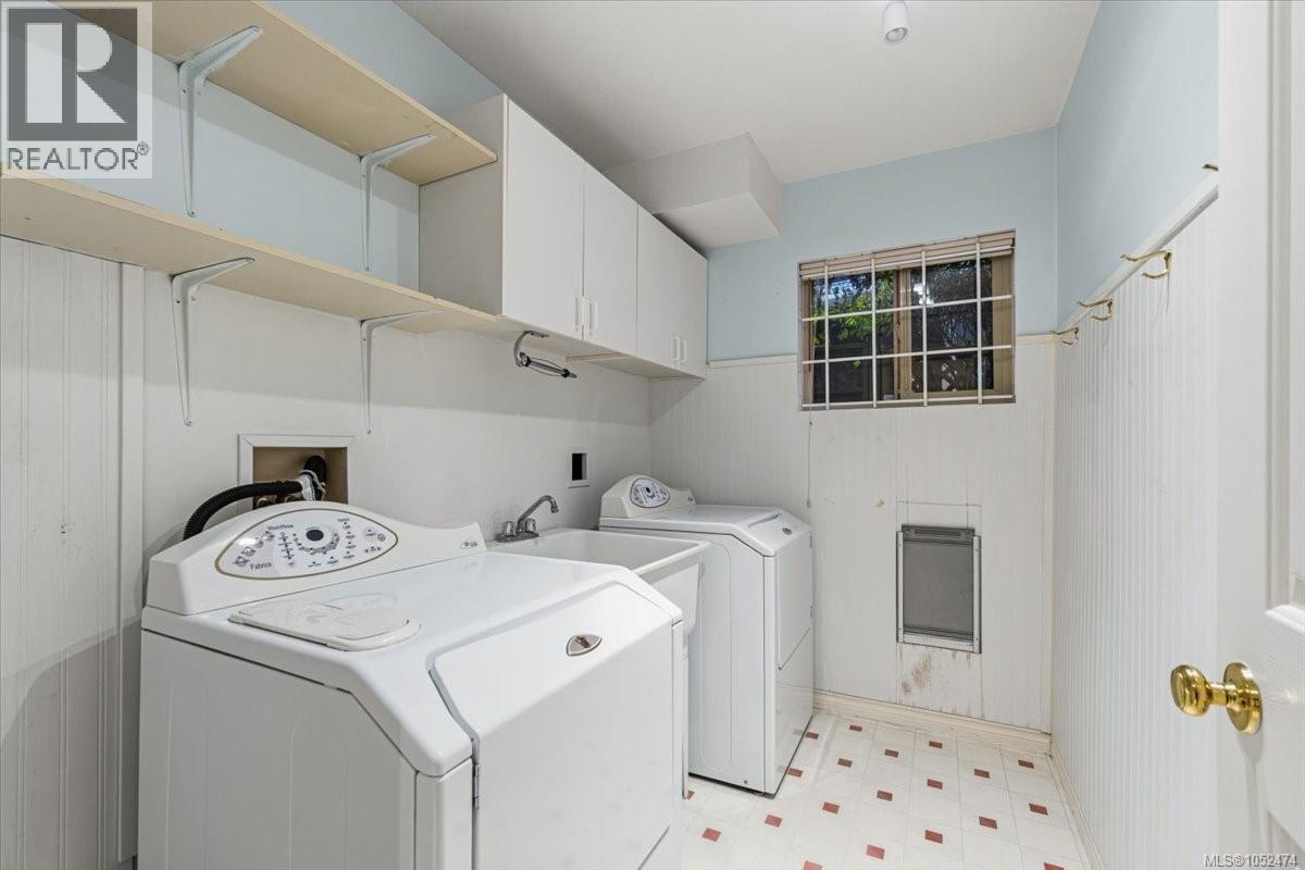 6439 Nidri Pl