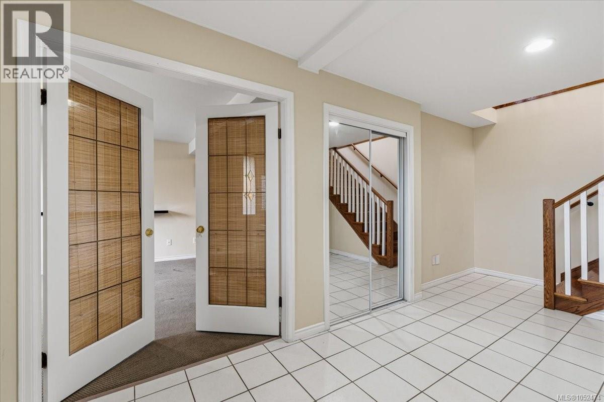 6439 Nidri Pl