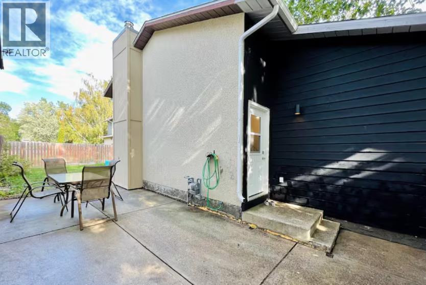 830 Columbia Boulevard W