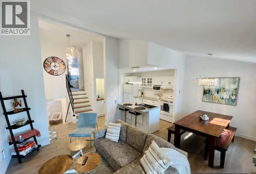 830 Columbia Boulevard W