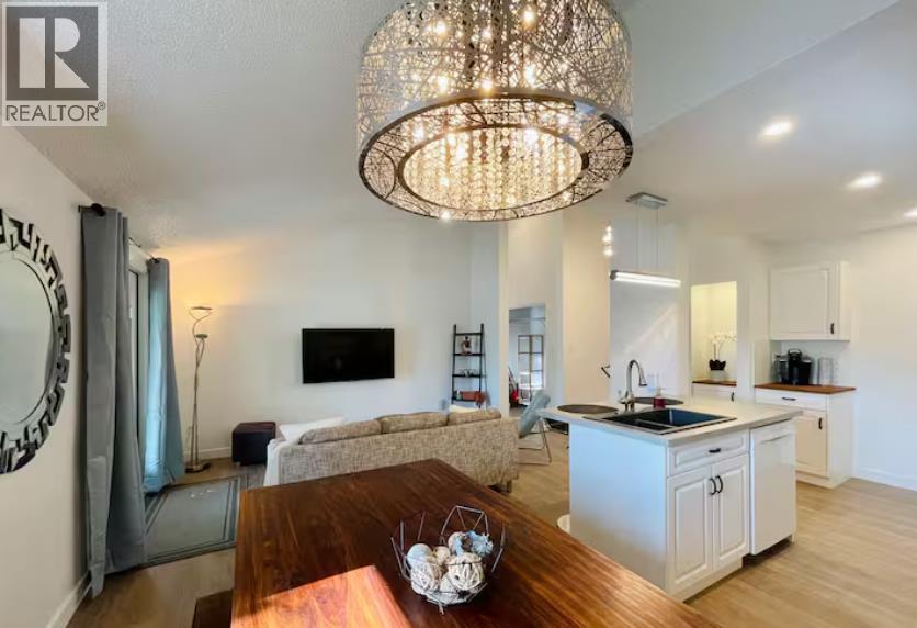 830 Columbia Boulevard W