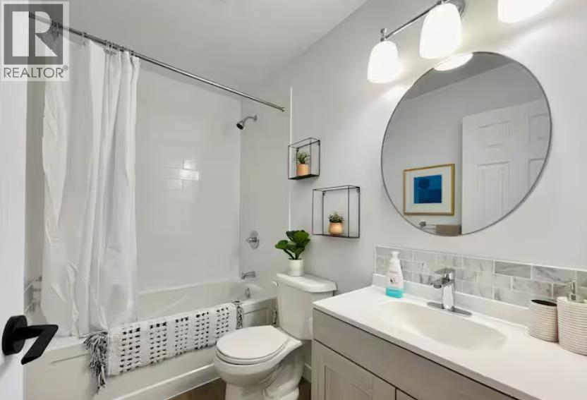 830 Columbia Boulevard W
