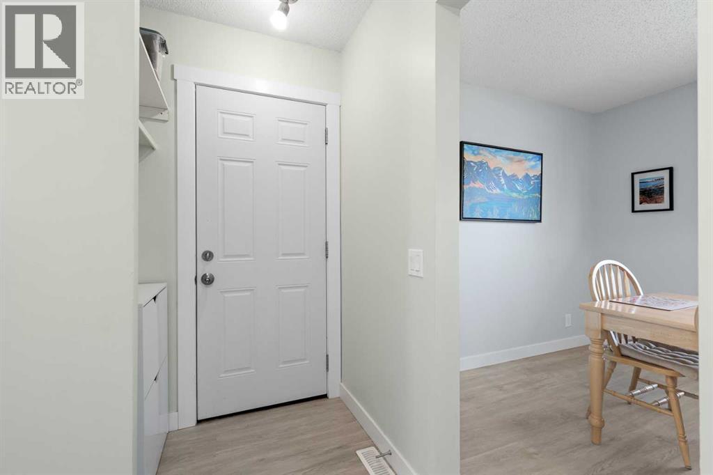 11 Berwick Hill NW, Calgary, Alberta  T3K 1C4 - Photo 13 - A2350760