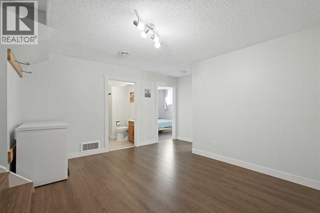 11 Berwick Hill NW, Calgary, Alberta  T3K 1C4 - Photo 22 - A2350760