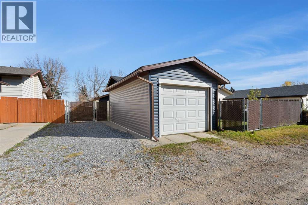 11 Berwick Hill NW, Calgary, Alberta  T3K 1C4 - Photo 34 - A2350760