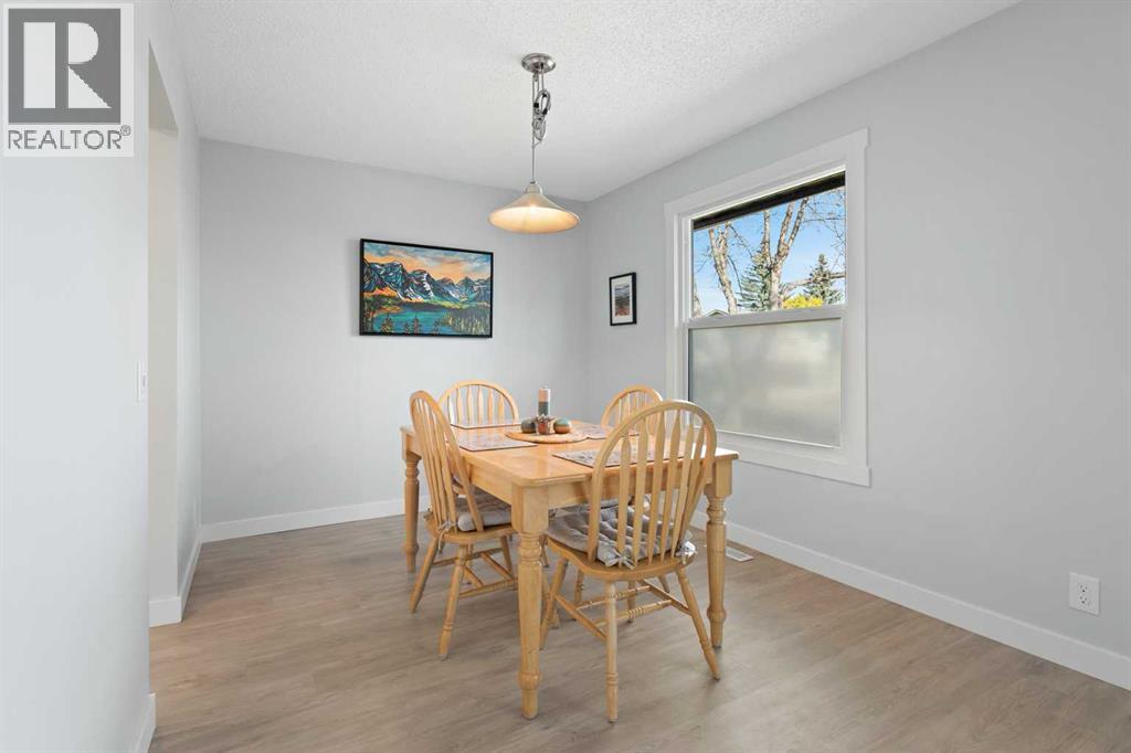 11 Berwick Hill NW, Calgary, Alberta  T3K 1C4 - Photo 7 - A2350760