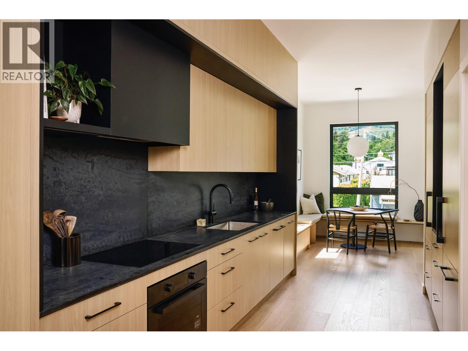 5 37940 FOURTH AVENUE, squamish, British Columbia