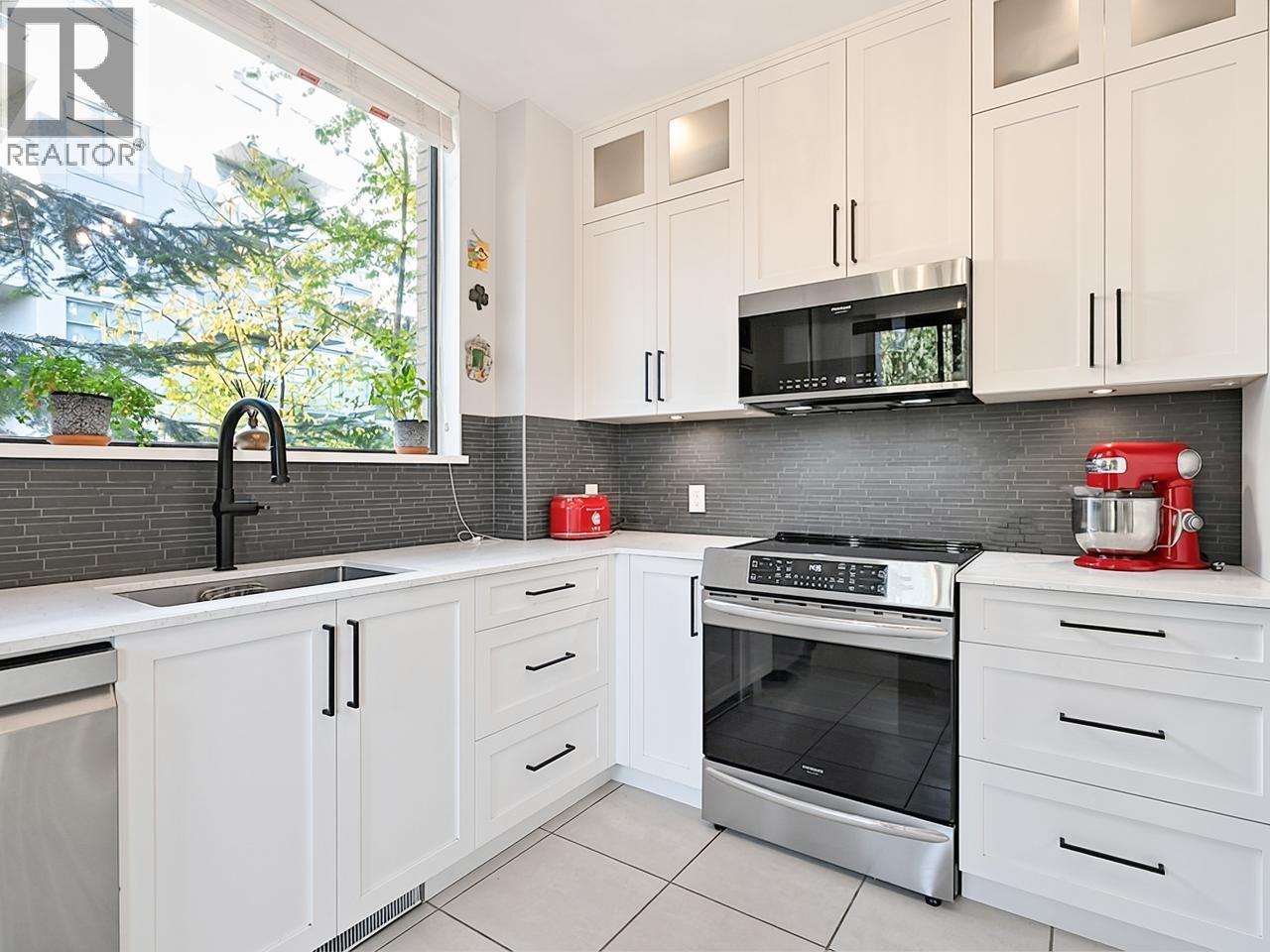 401 9300 University Crescent, Burnaby, British Columbia  V5A 4X9 - Photo 8 - R3176288