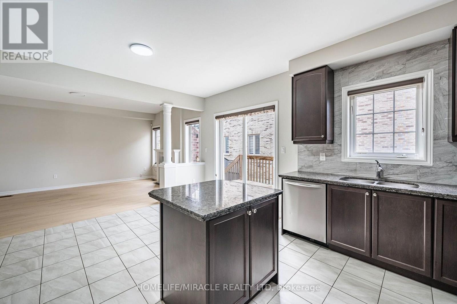 372 Remembrance Road, Brampton (Northwest Brampton), Ontario  L7A 4X9 - Photo 12 - W14088852