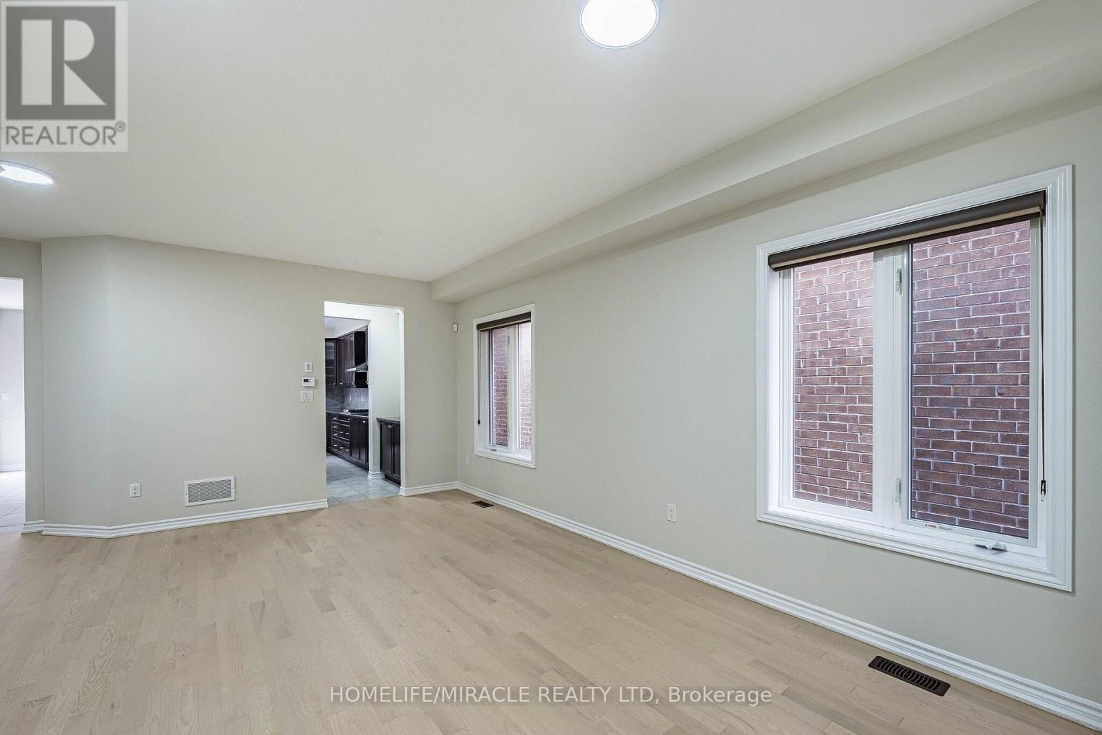 372 Remembrance Road, Brampton (Northwest Brampton), Ontario  L7A 4X9 - Photo 4 - W14088852
