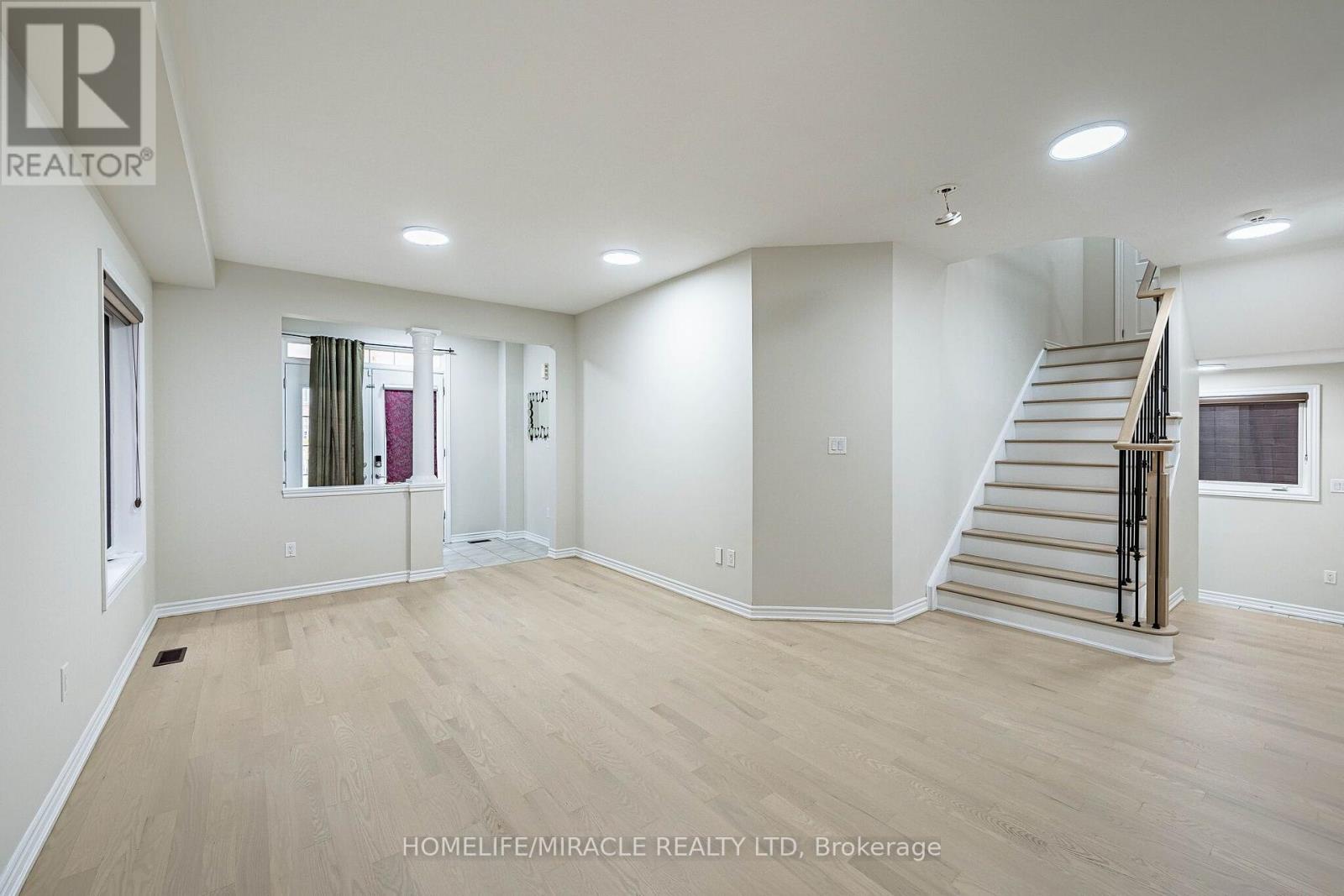 372 Remembrance Road, Brampton (Northwest Brampton), Ontario  L7A 4X9 - Photo 5 - W14088852
