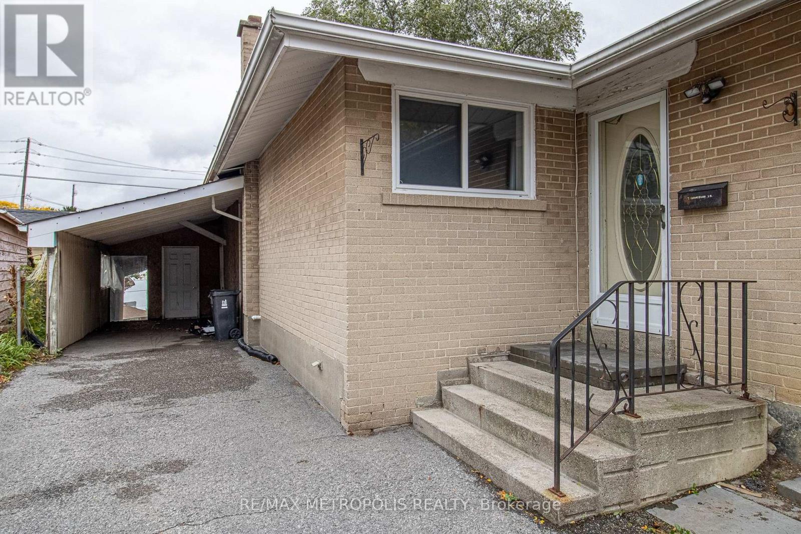 Upper - 57 Chancellor Drive, Toronto (Woburn), Ontario  M1G 2W4 - Photo 2 - E14089506