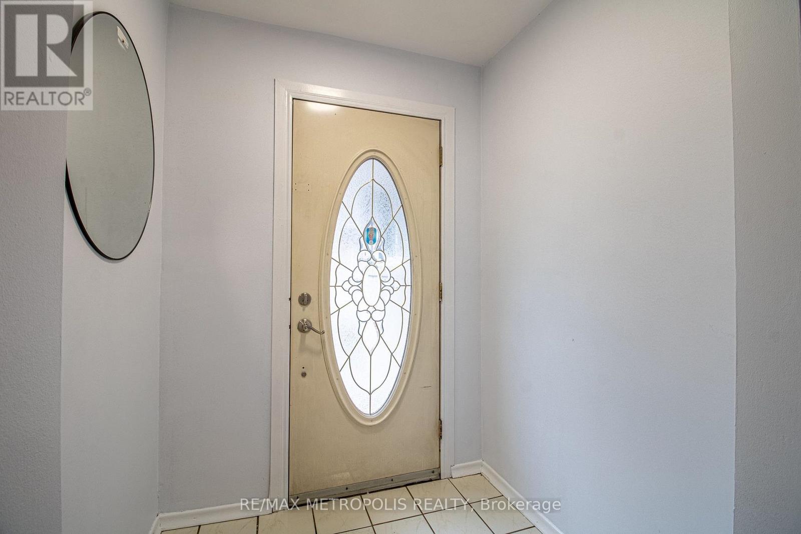 Upper - 57 Chancellor Drive, Toronto (Woburn), Ontario  M1G 2W4 - Photo 3 - E14089506