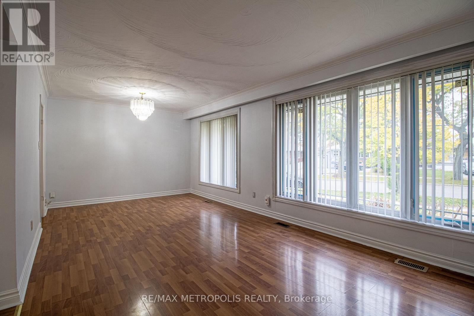 Upper - 57 Chancellor Drive, Toronto (Woburn), Ontario  M1G 2W4 - Photo 4 - E14089506