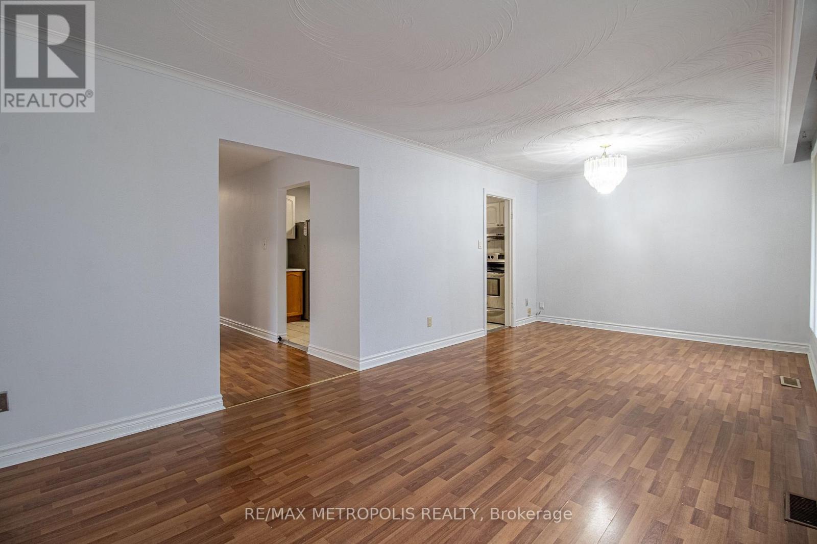 Upper - 57 Chancellor Drive, Toronto (Woburn), Ontario  M1G 2W4 - Photo 5 - E14089506