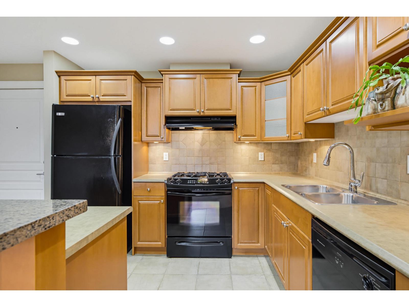 202 15357 17A AVENUE