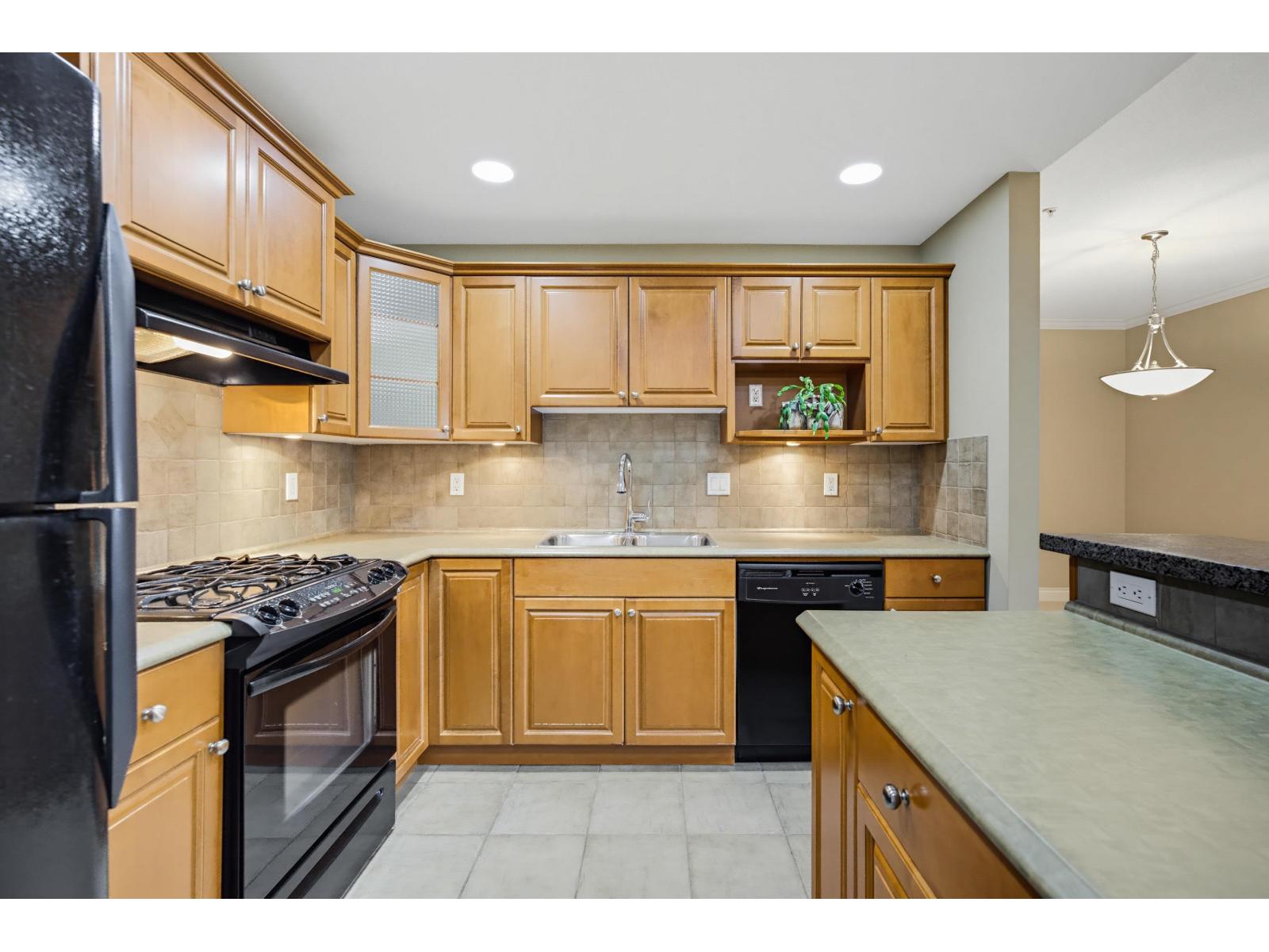 202 15357 17A AVENUE