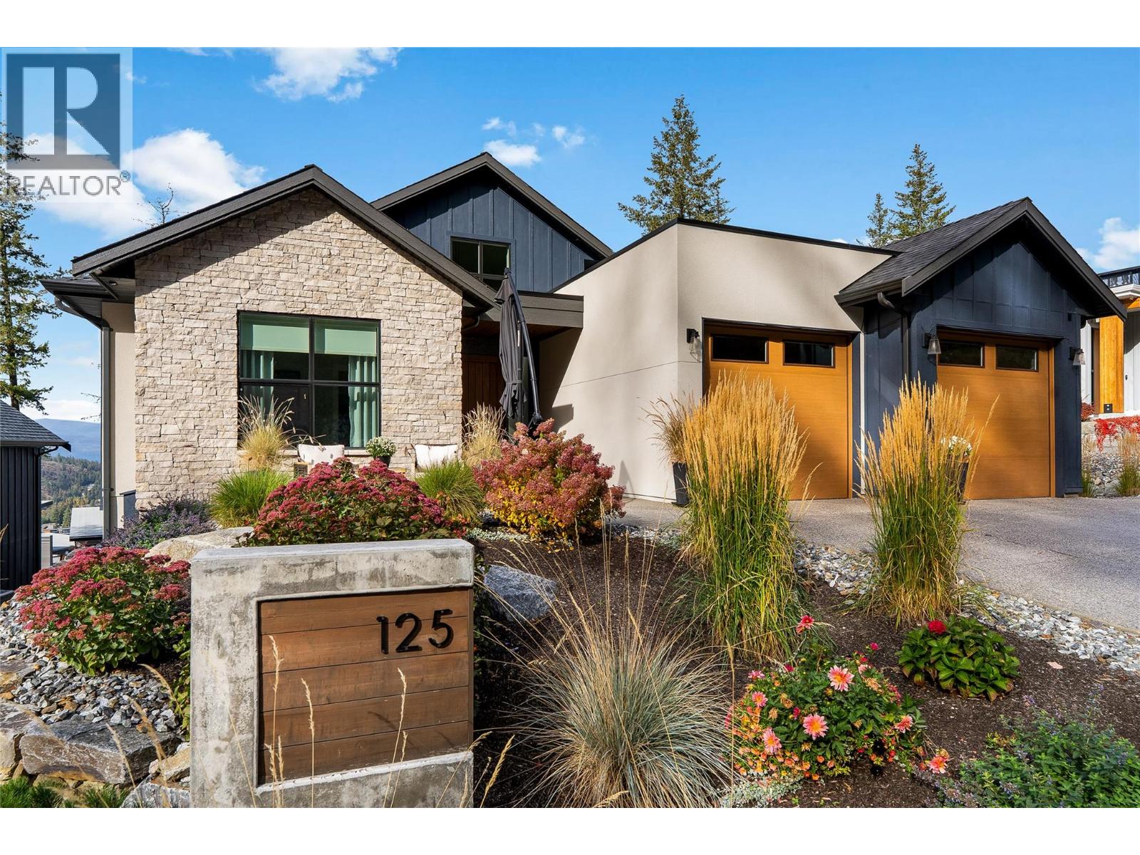 125 Diamond Way, Vernon, British Columbia  V1H 0A2 - Photo 2 - 10403254