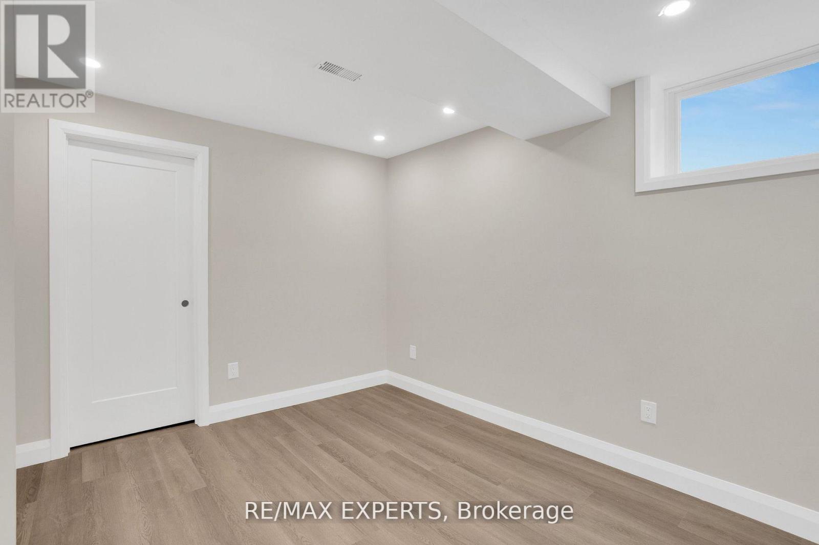 438 Glen Park Avenue, Toronto (Yorkdale-Glen Park), Ontario  M6B 2E7 - Photo 5 - W14088634
