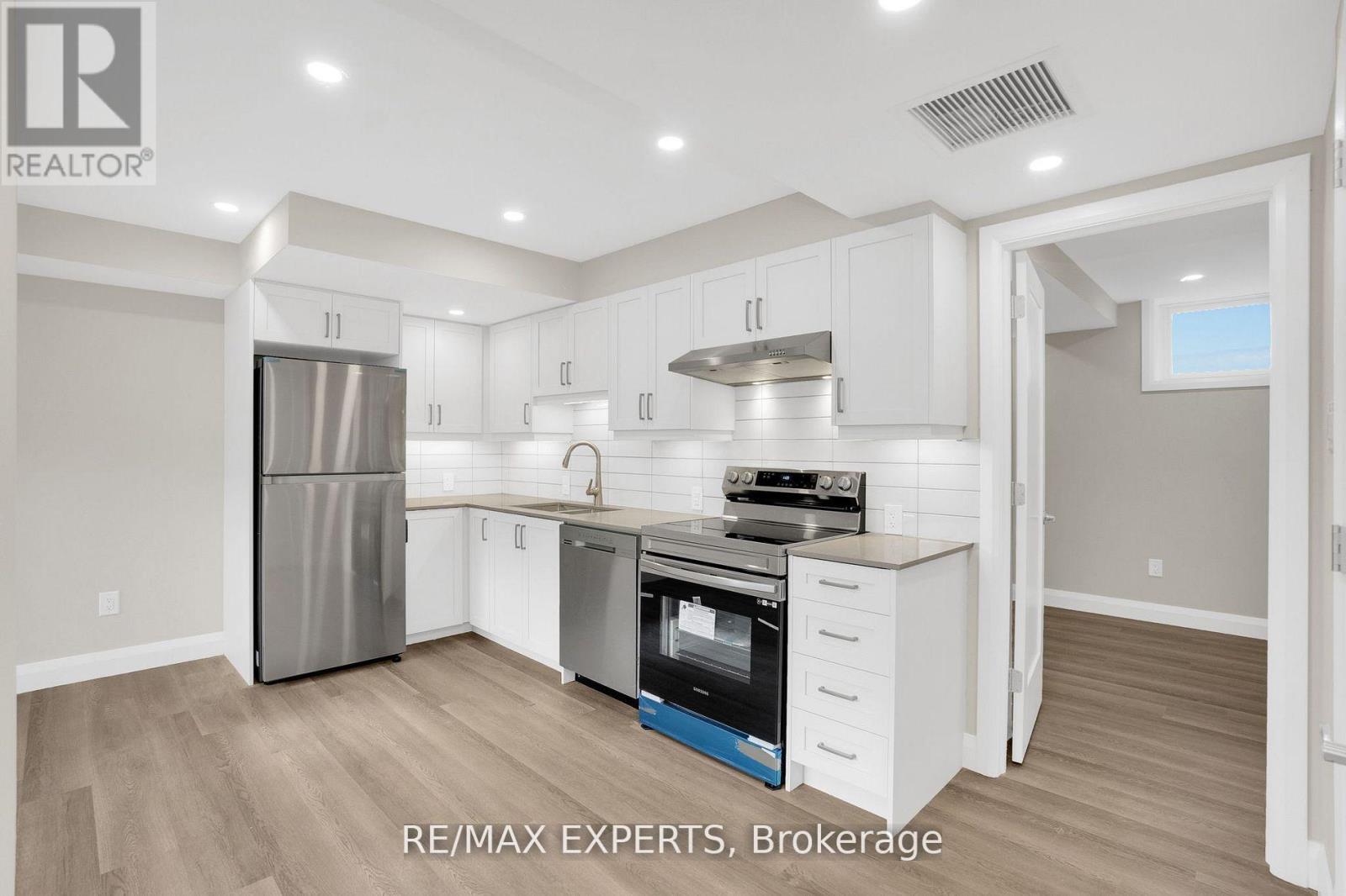 438 Glen Park Avenue, Toronto (Yorkdale-Glen Park), Ontario  M6B 2E7 - Photo 3 - W14088634