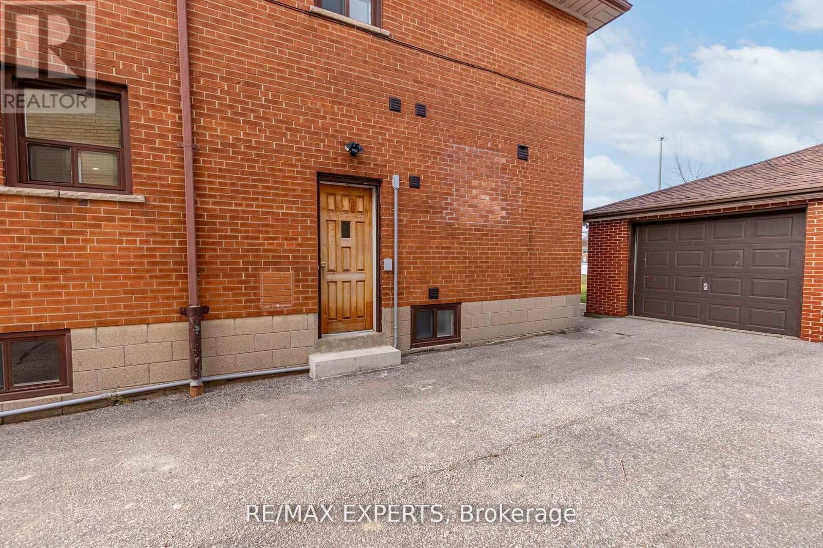 438 Glen Park Avenue, Toronto (Yorkdale-Glen Park), Ontario  M6B 2E7 - Photo 2 - W14088634
