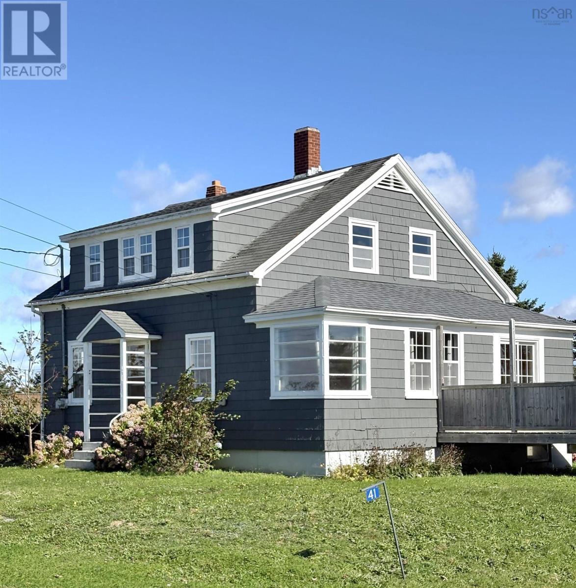 41 School Street, Lower West Pubnico, Nova Scotia  B0W 2C0 - Photo 1 - 202525668
