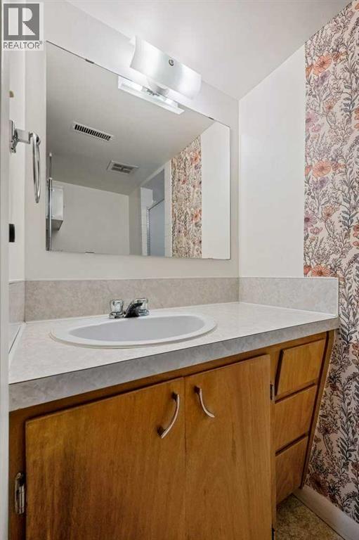 5607 Buckthorn Road NW, Calgary, Alberta  T2K 2Y6 - Photo 22 - A2351817