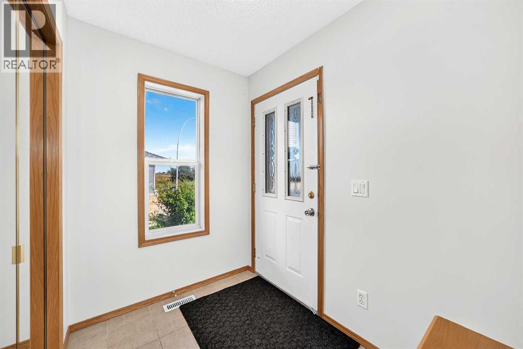244 Los Alamos Place NE, Calgary, Alberta  T1Y 7G7 - Photo 2 - A2346800